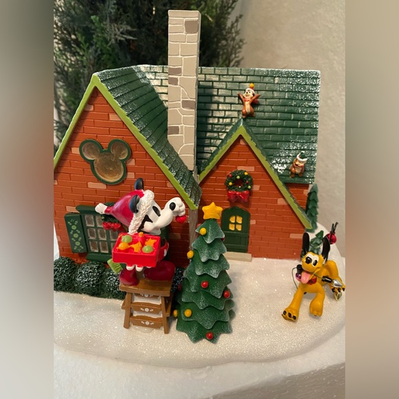 ST NICHOLAS SQUARE DISNEY MICKEY HOUSE NEW - Picture 3 of 12